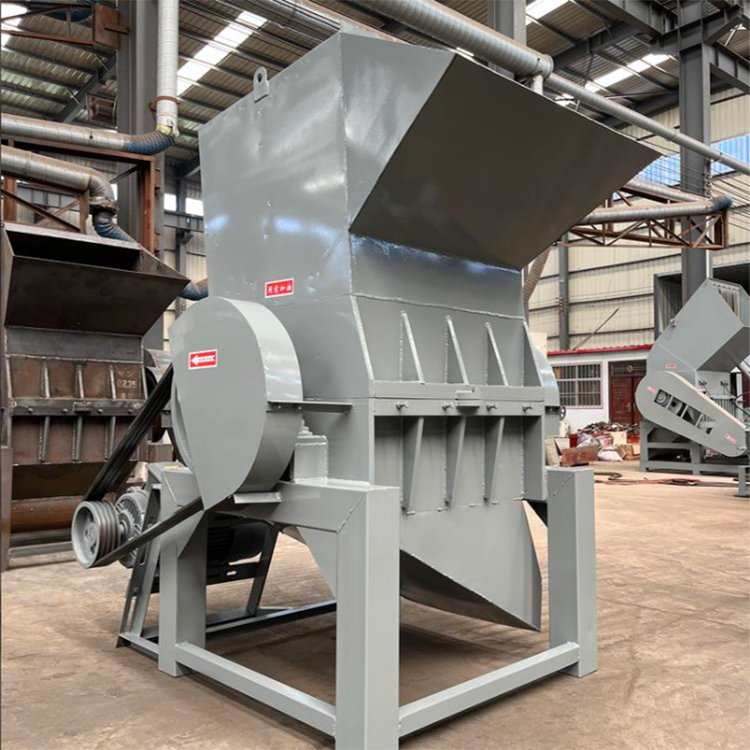 各类材料粉碎设备全解析 从塑料卡板到橡胶轮胎的高效处理方案